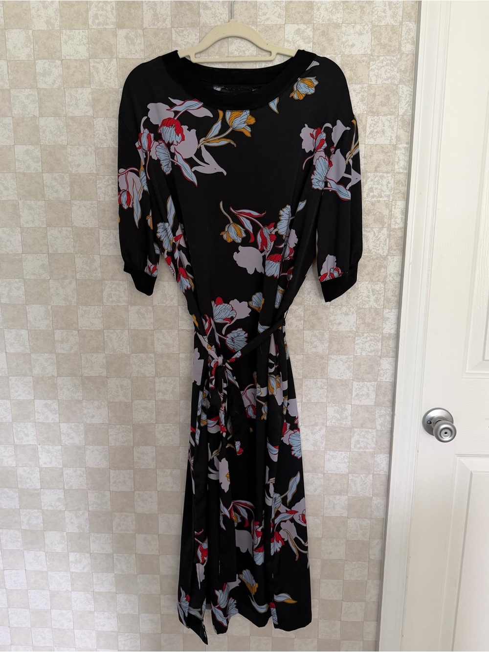 Who What Wear Black Floral Midi Dress with Tie Waist
